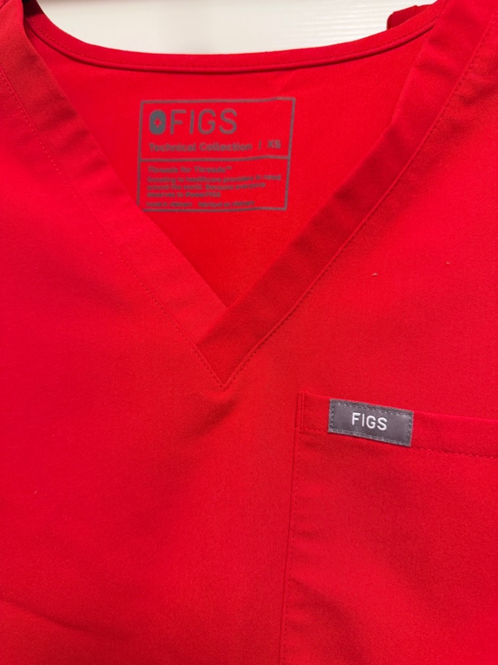 Figs Red Scrub Set - Picture 2 of 6